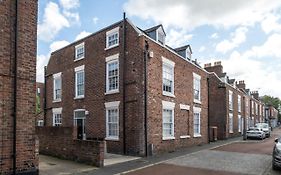 Chester Stays - Beautiful Loft Apartment With Parking